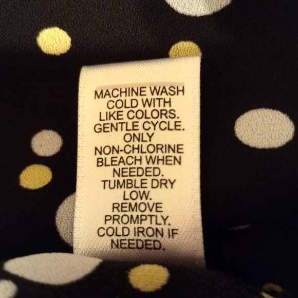 26/28W Cato Slit V- Neck Blouse Yellow & White Polka-dots/ Polyester - Picture 4 of 5